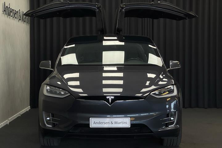 Grå Tesla Model X fra 2019