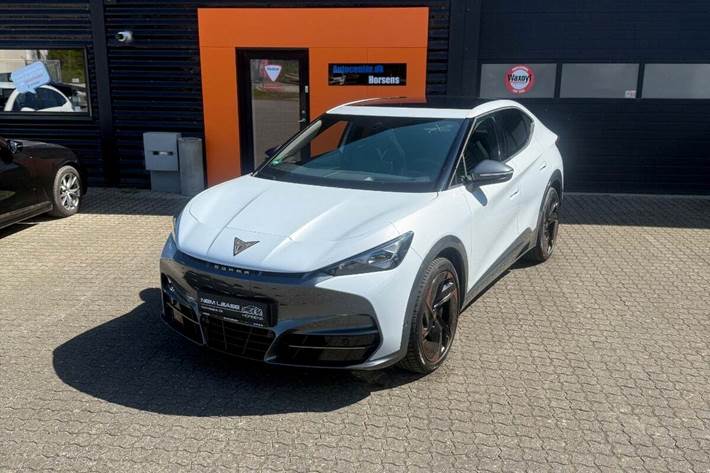 Hvid Cupra Tavascan fra 2025 set udefra