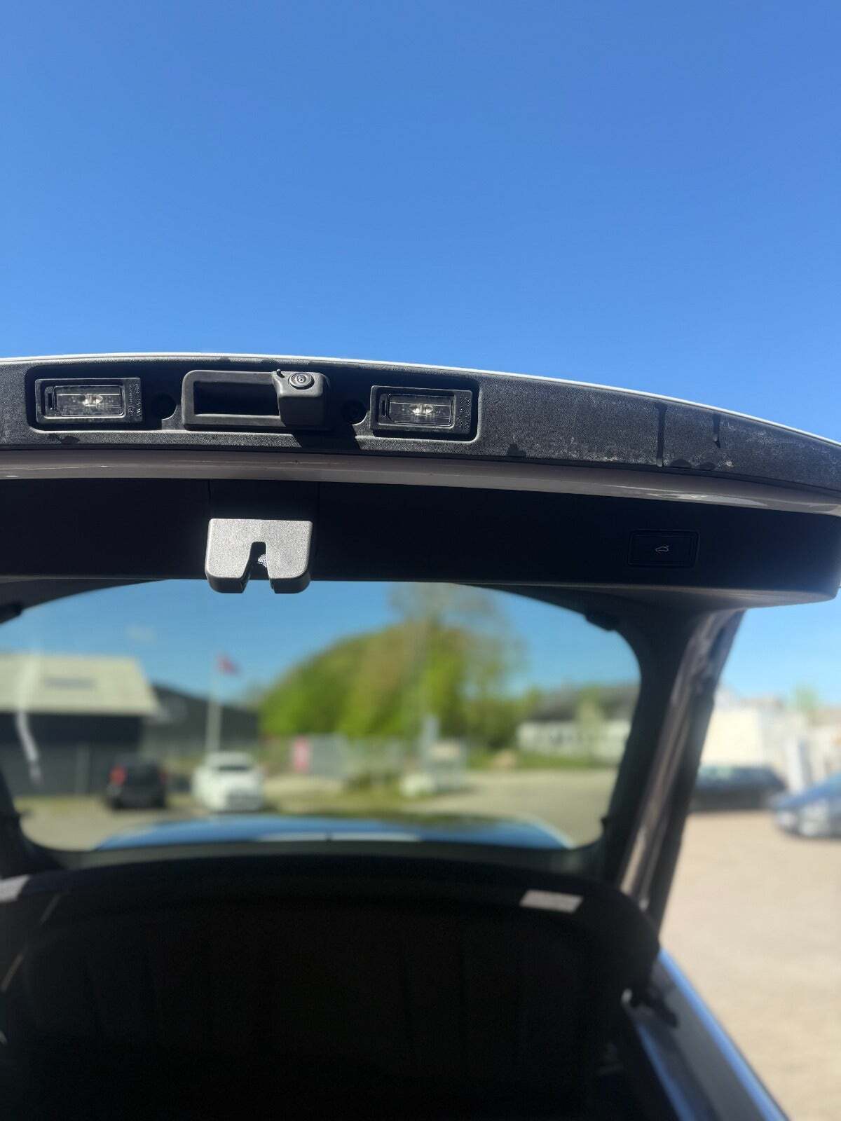 Hvid Cupra Tavascan fra 2025