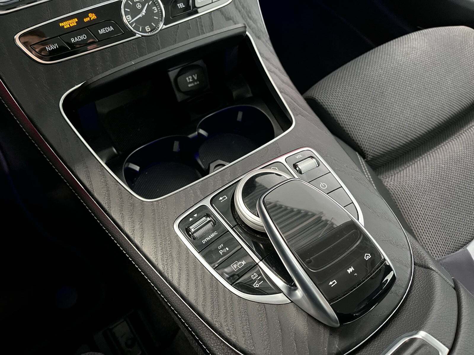 Sølv Mercedes E300 de fra 2019