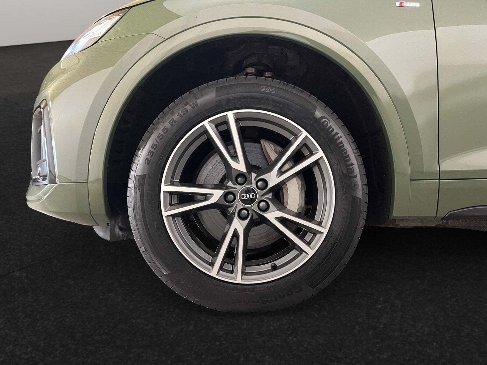 Grøn Audi Q5 fra 2022