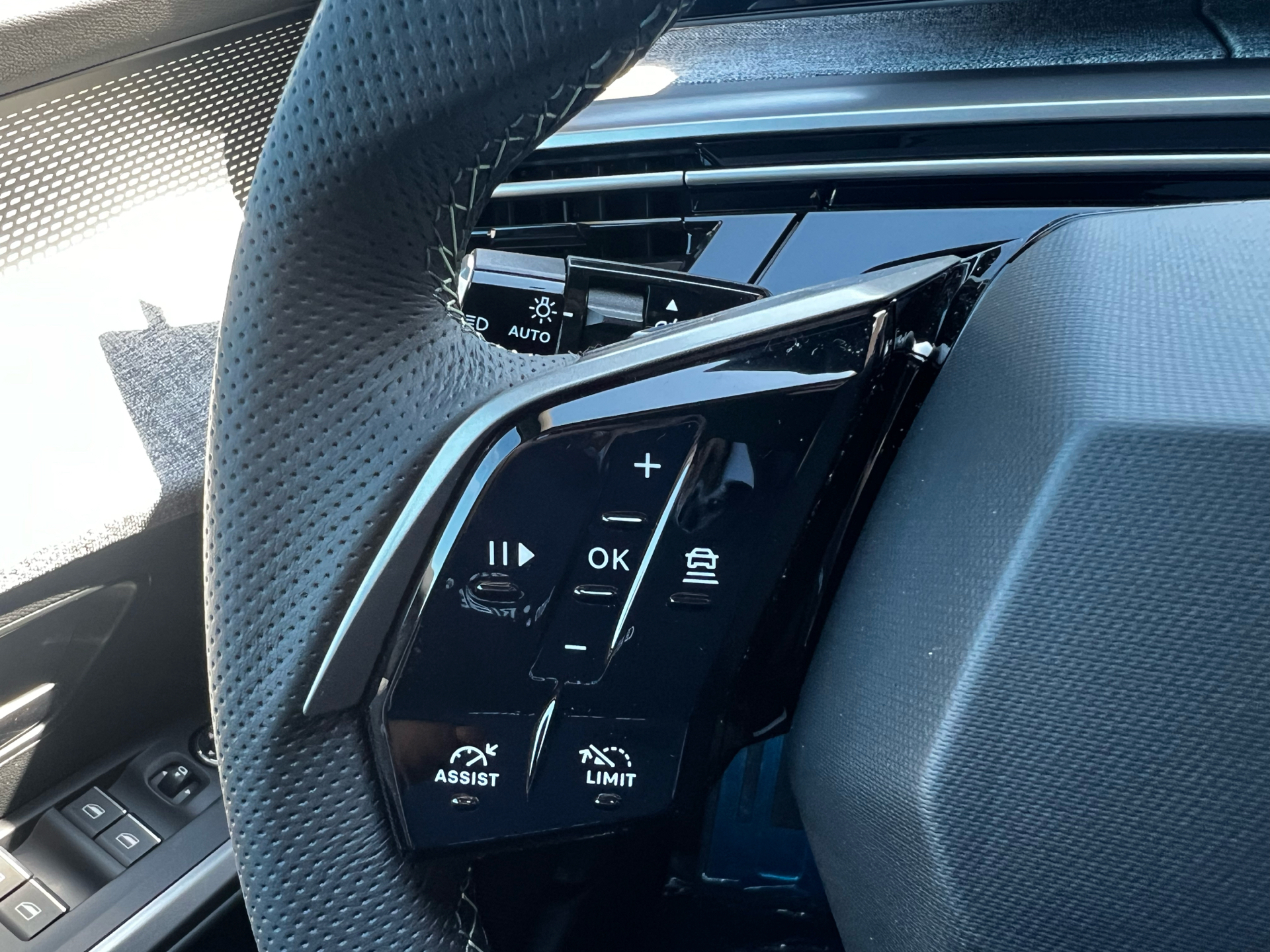 Peugeot e-3008
