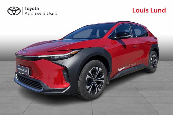 Rød Toyota BZ4X fra 2025 set udefra