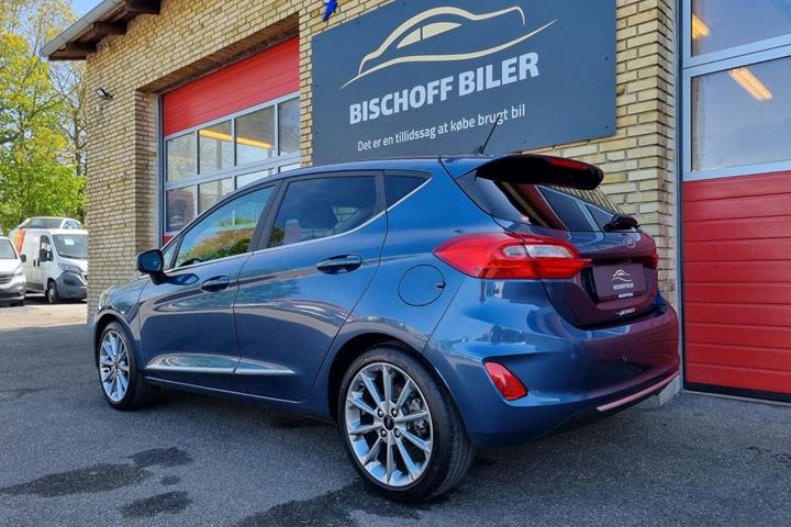 Blå Ford Fiesta fra 2019