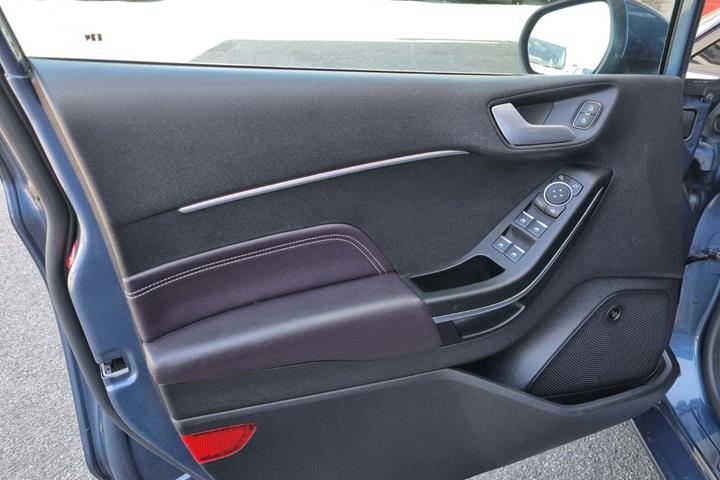 Blå Ford Fiesta fra 2019