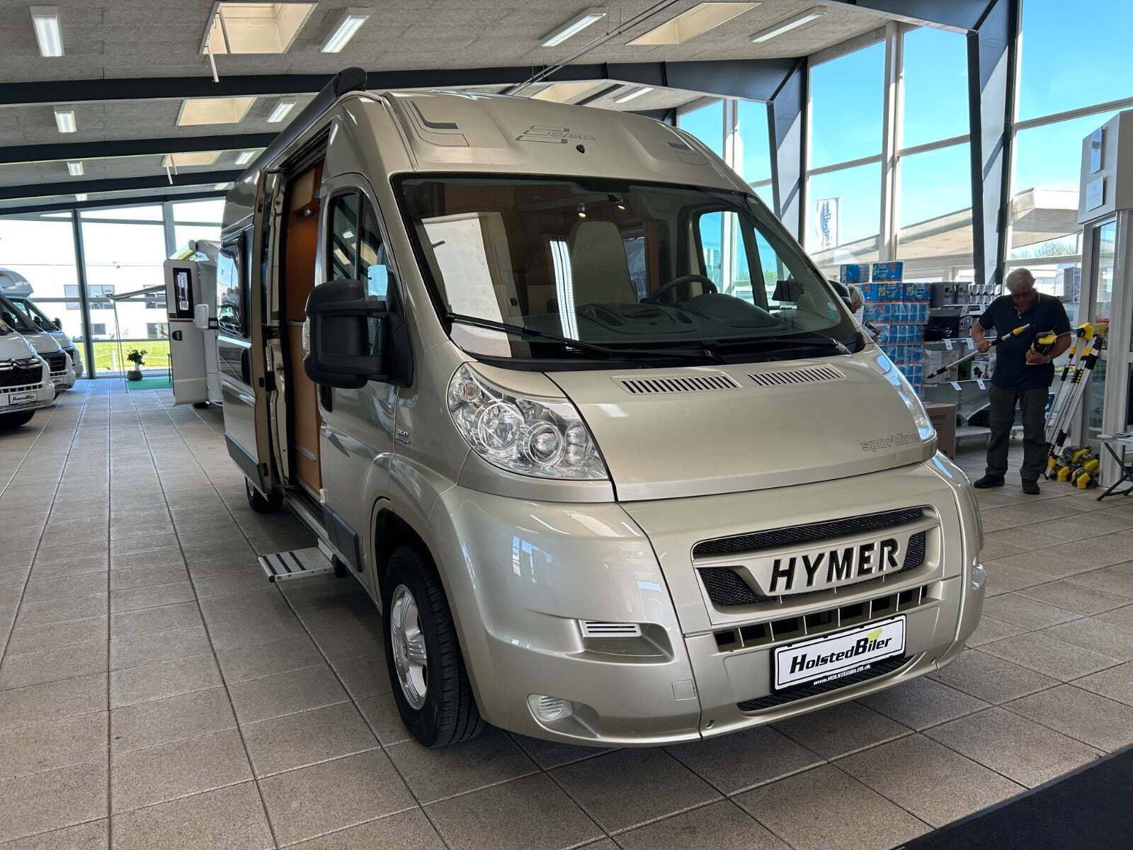 Grøn Fiat Hymer fra 2009 set udefra