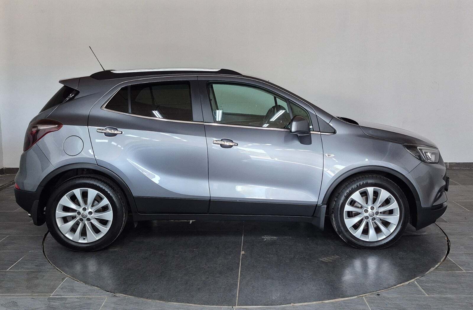 Grå Opel Mokka X fra 2017