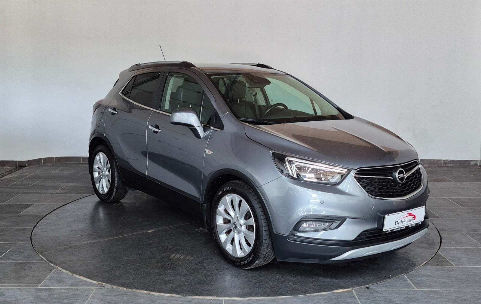 Grå Opel Mokka X fra 2017