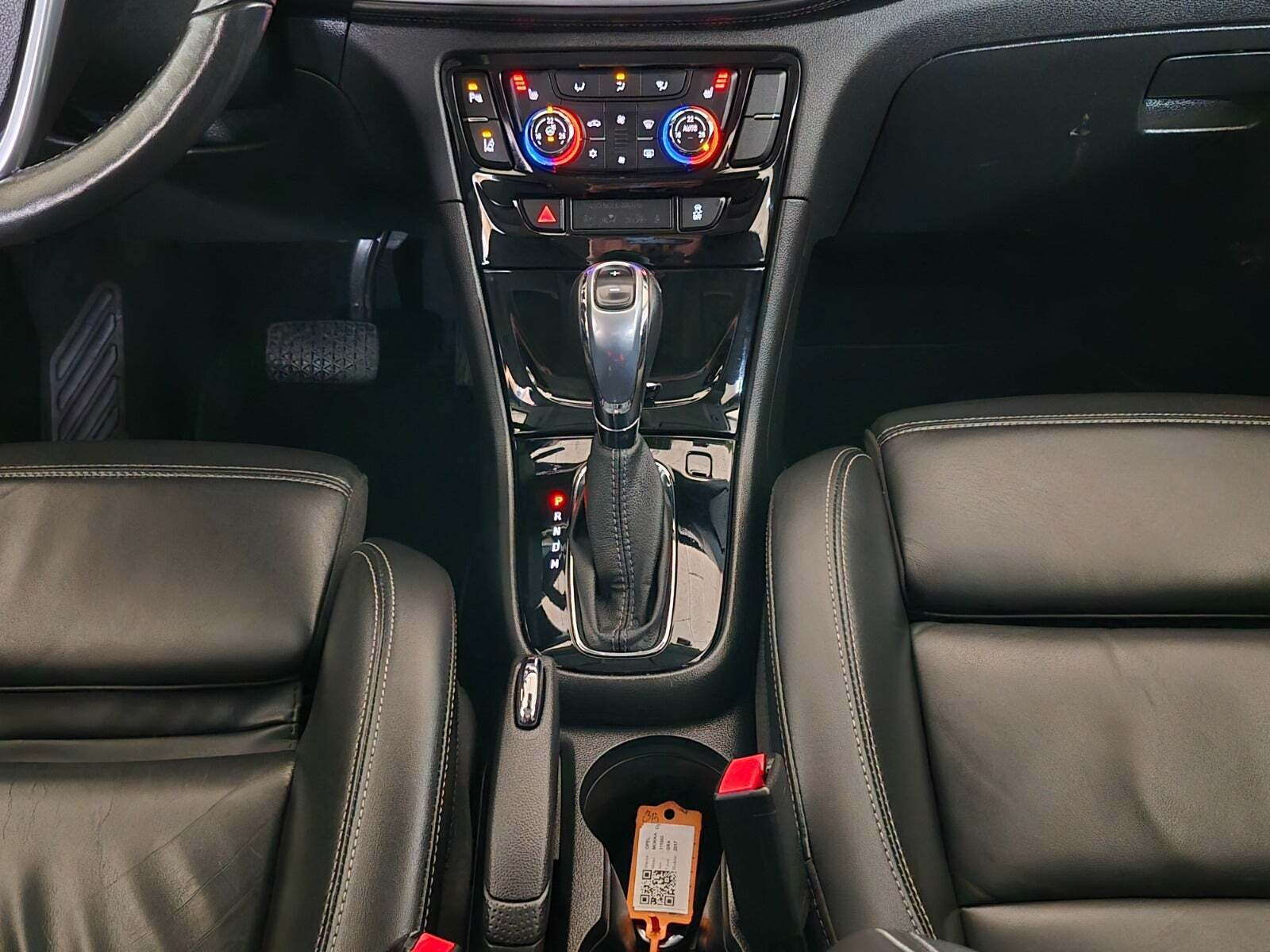 Grå Opel Mokka X fra 2017 set indefra