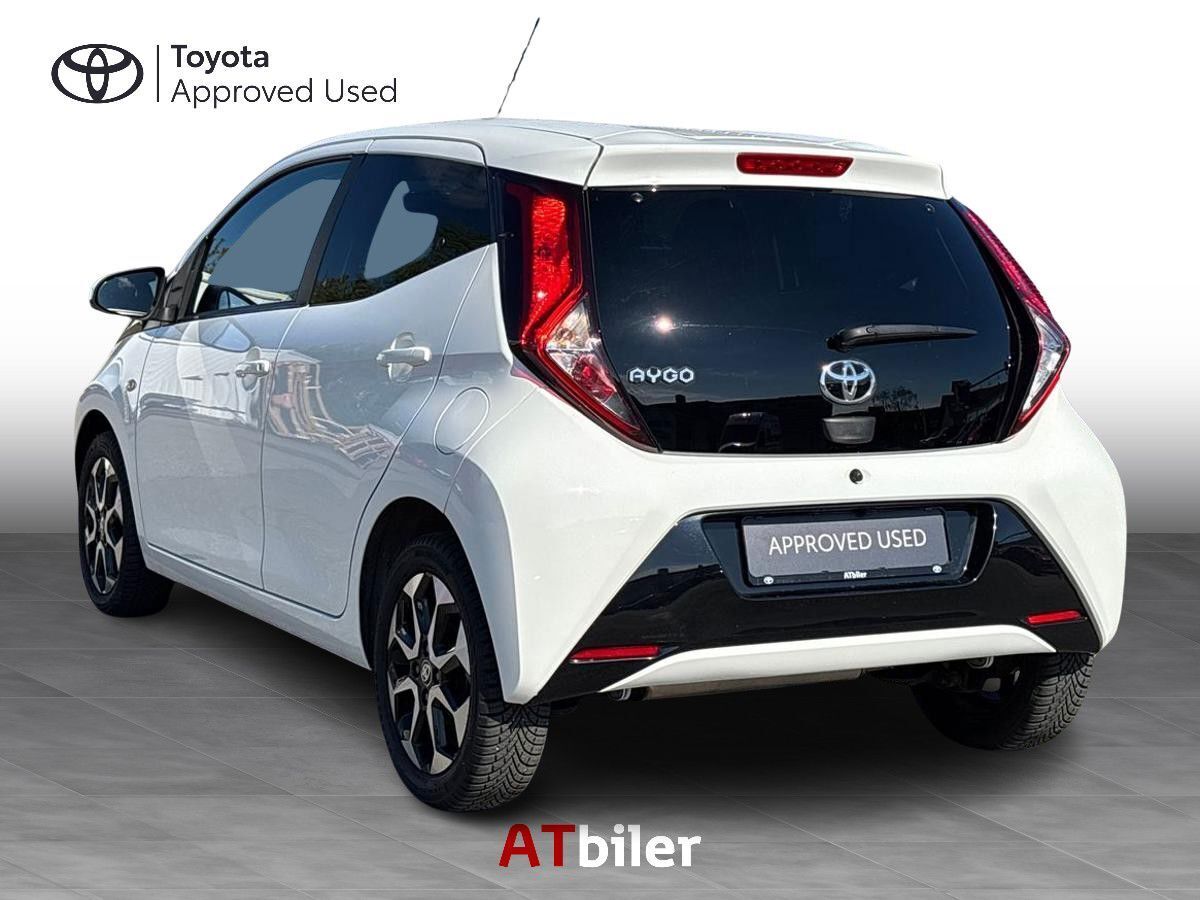 Hvid Toyota Aygo fra 2021
