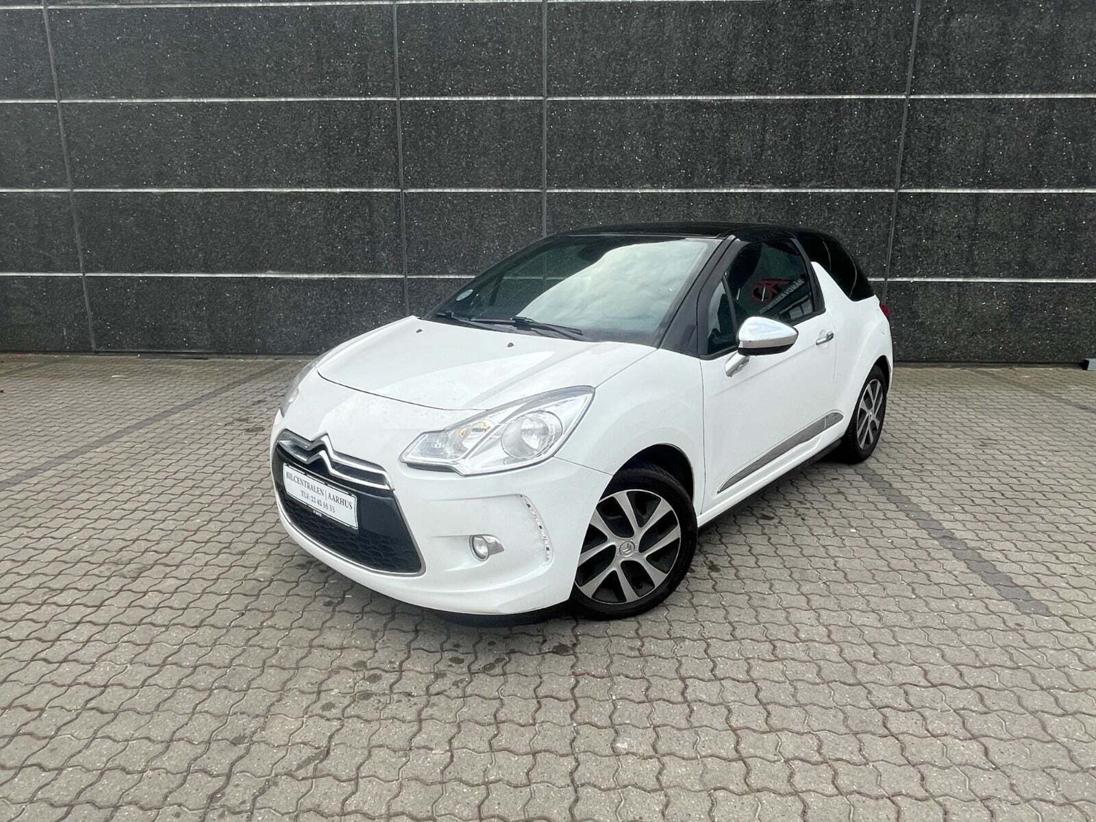 Hvid Citroën DS3 fra 2011 set udefra