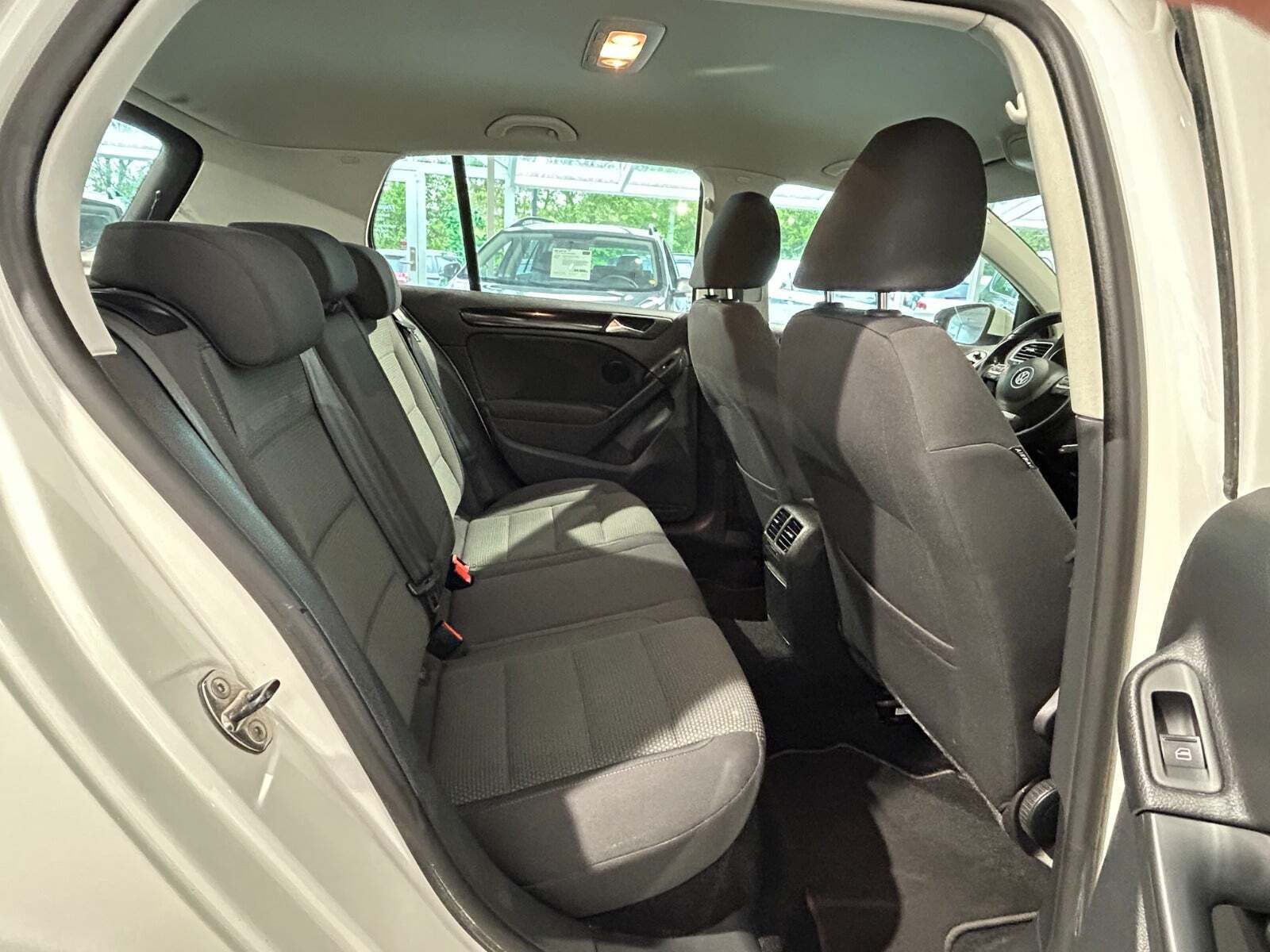 Hvid VW Golf VI fra 2010