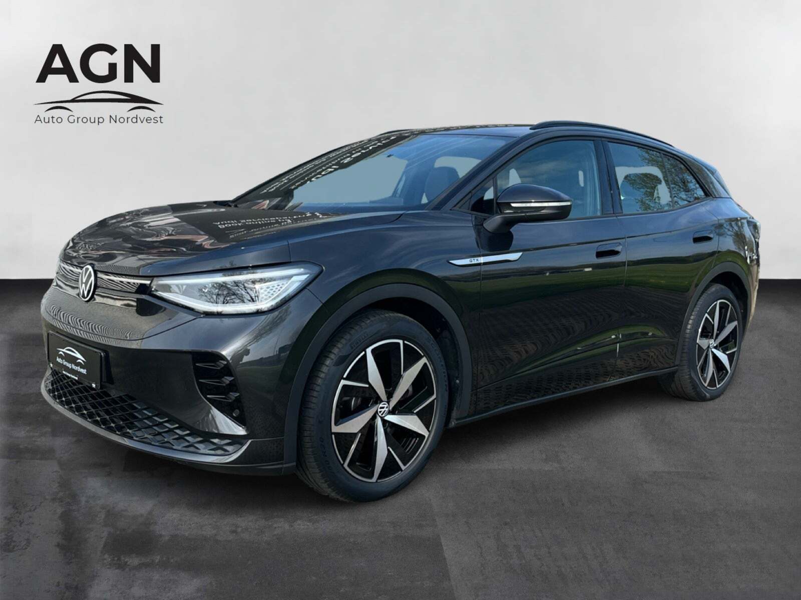 Grå VW ID.4 fra 2022 set udefra