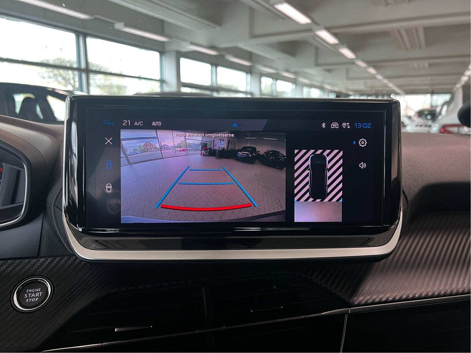 Hvid Peugeot 2008 fra 2023