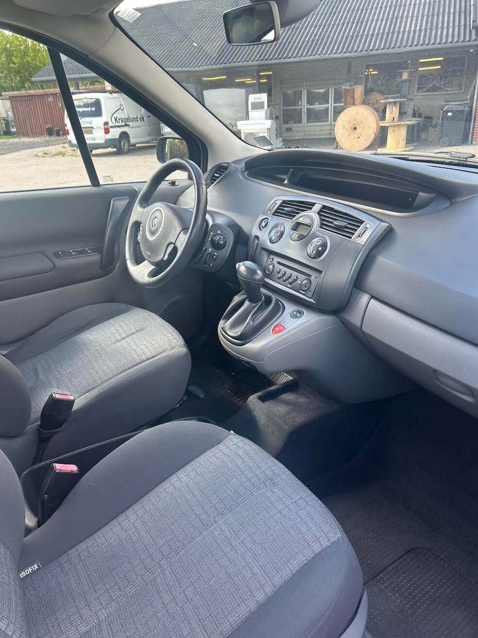 Sølv Renault Scenic II fra 2007