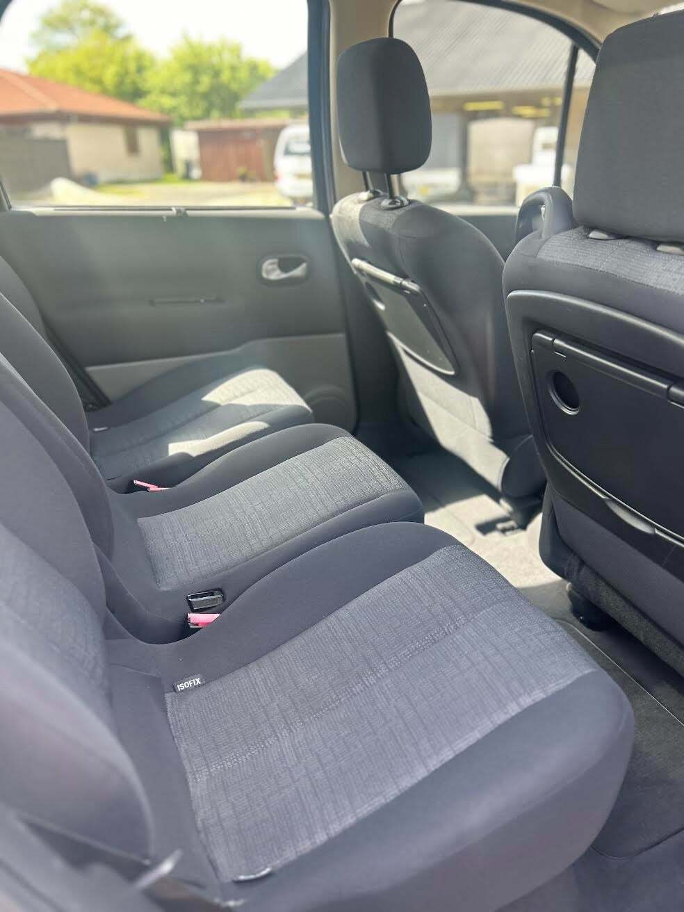 Sølv Renault Scenic II fra 2007