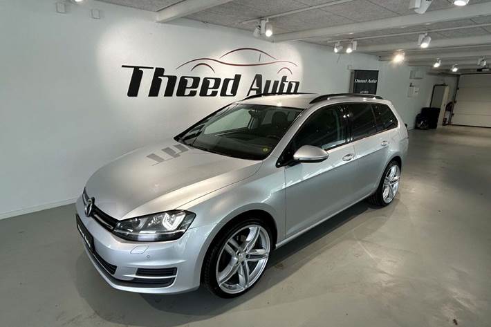 Sølv VW Golf VII fra 2013 set udefra