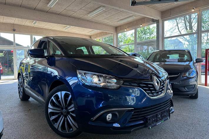 Blå Renault Scenic IV fra 2018 set udefra
