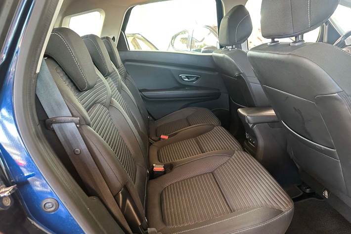 Blå Renault Scenic IV fra 2018 set indefra