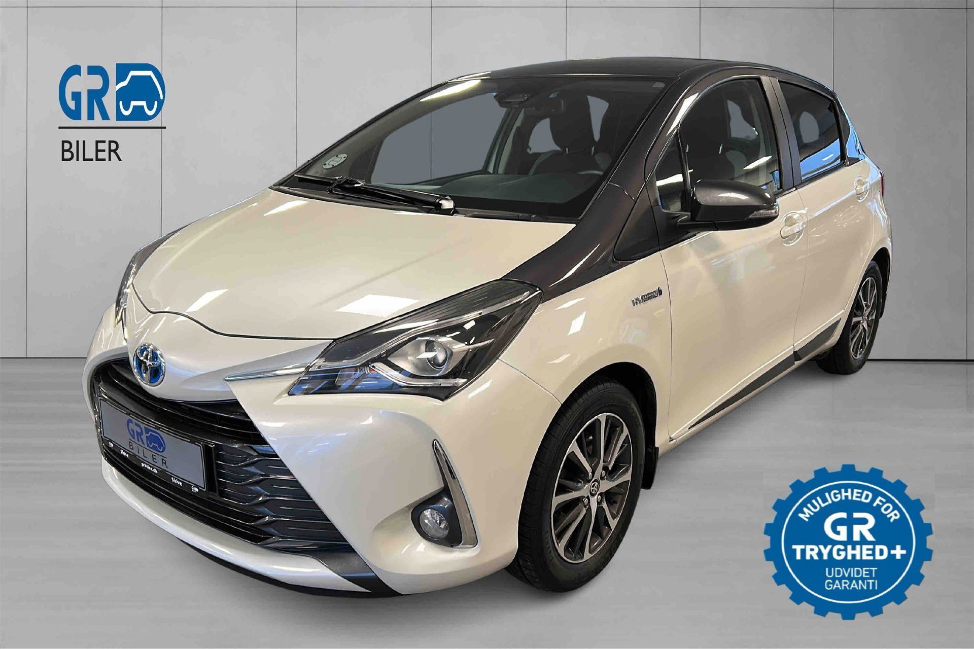 Hvid Toyota Yaris fra 2019 set udefra