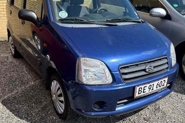 Blå Suzuki Wagon R fra 2004 set udefra