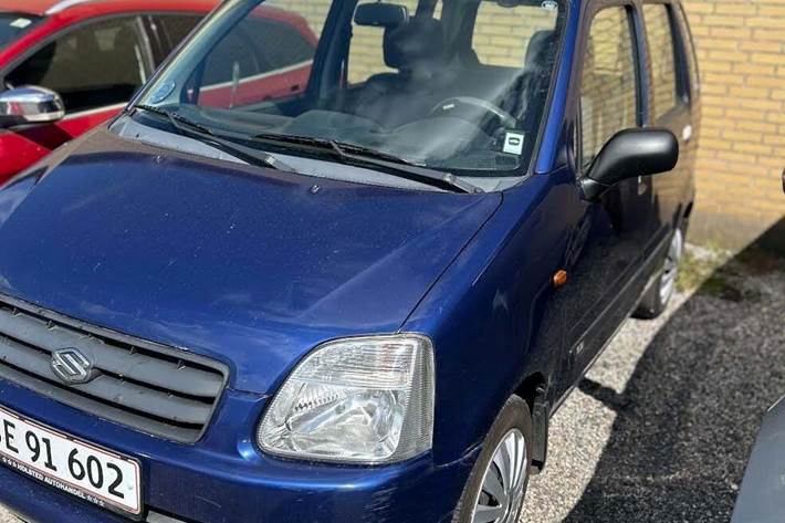 Blå Suzuki Wagon R fra 2004 set udefra