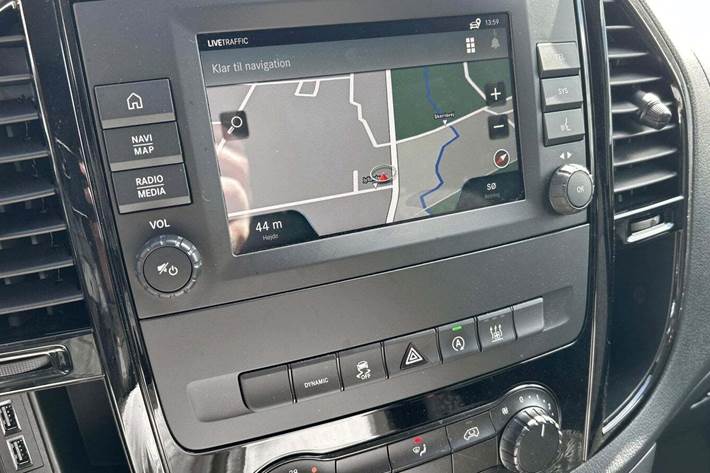 Hvid Mercedes Vito 114 fra 2022