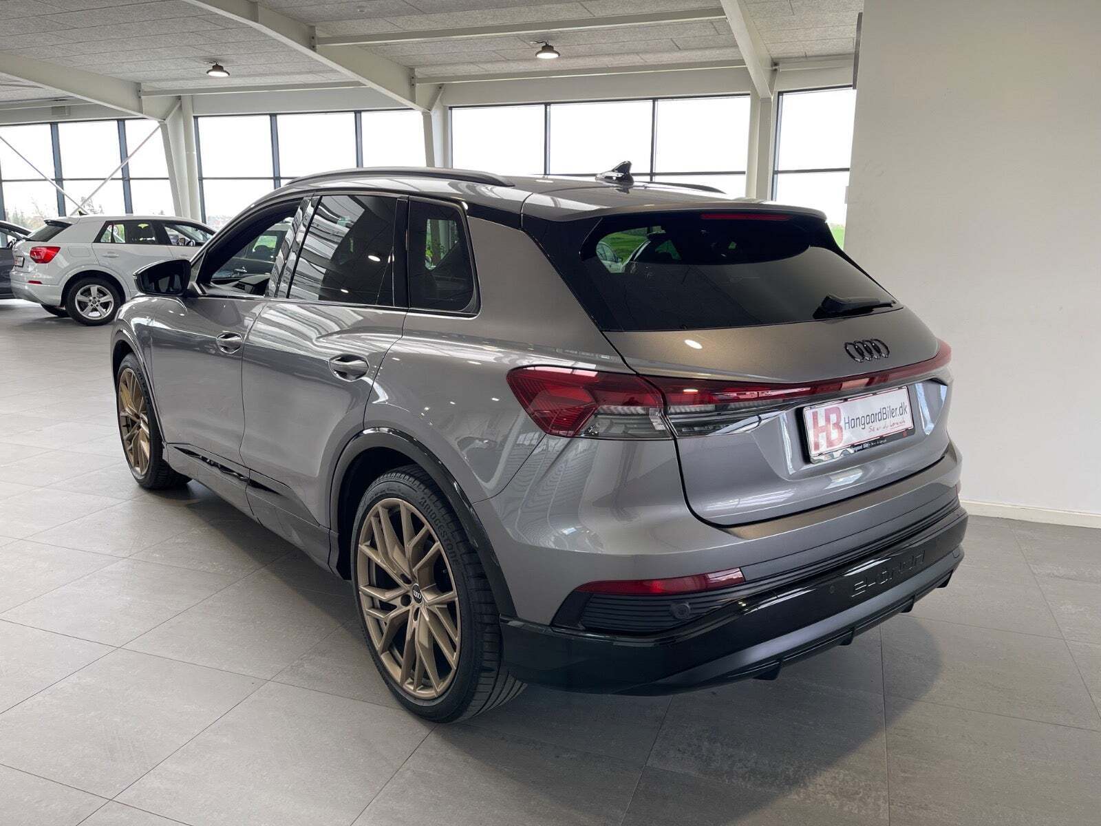 Grå Audi Q4 e-tron fra 2022