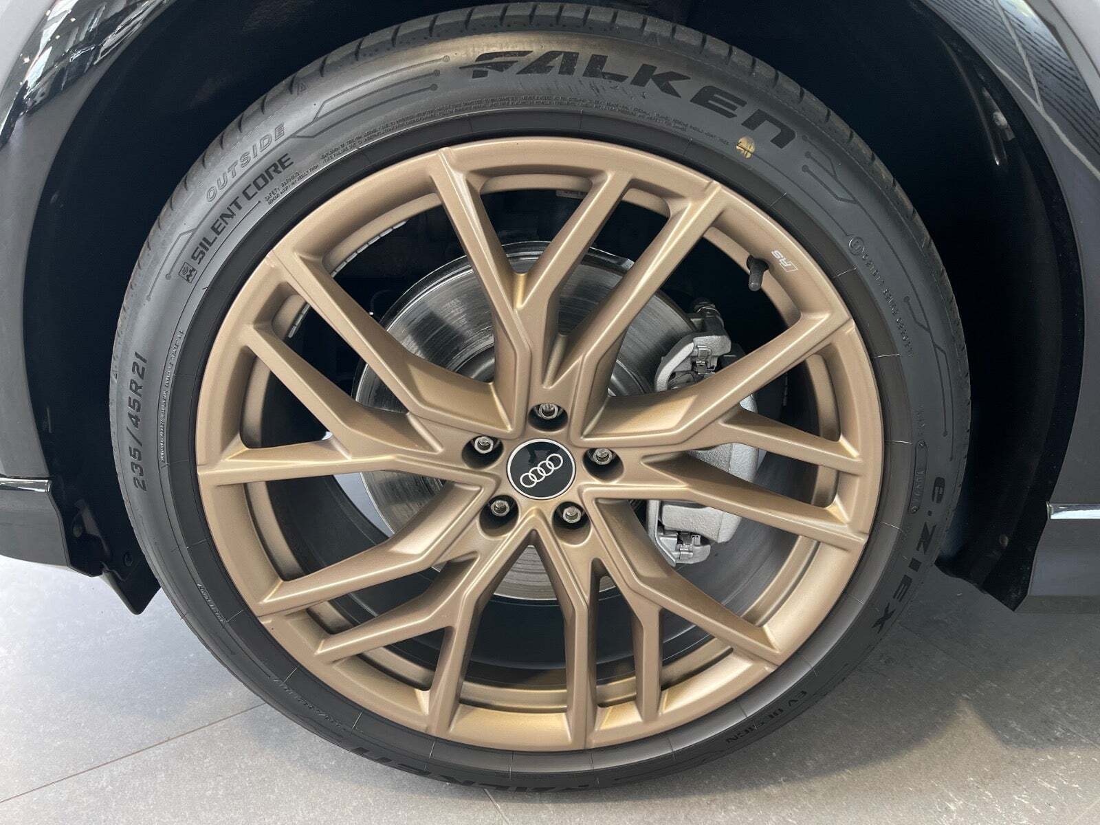 Grå Audi Q4 e-tron fra 2022