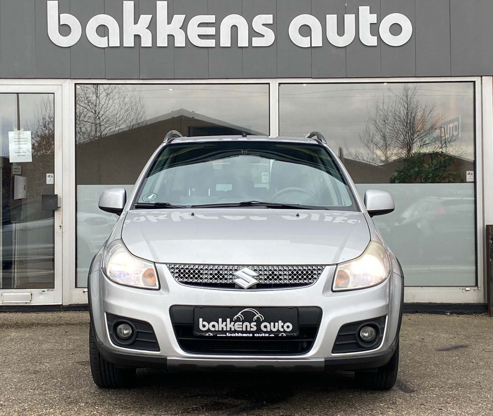 Sølv Suzuki SX4 fra 2011