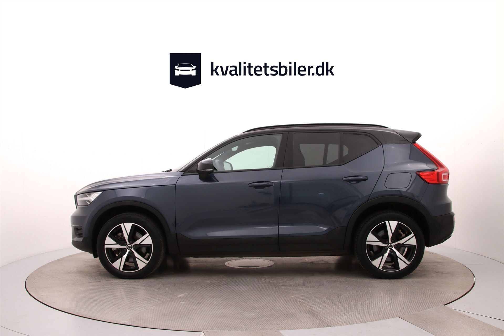 Blå Volvo XC40 fra 2022