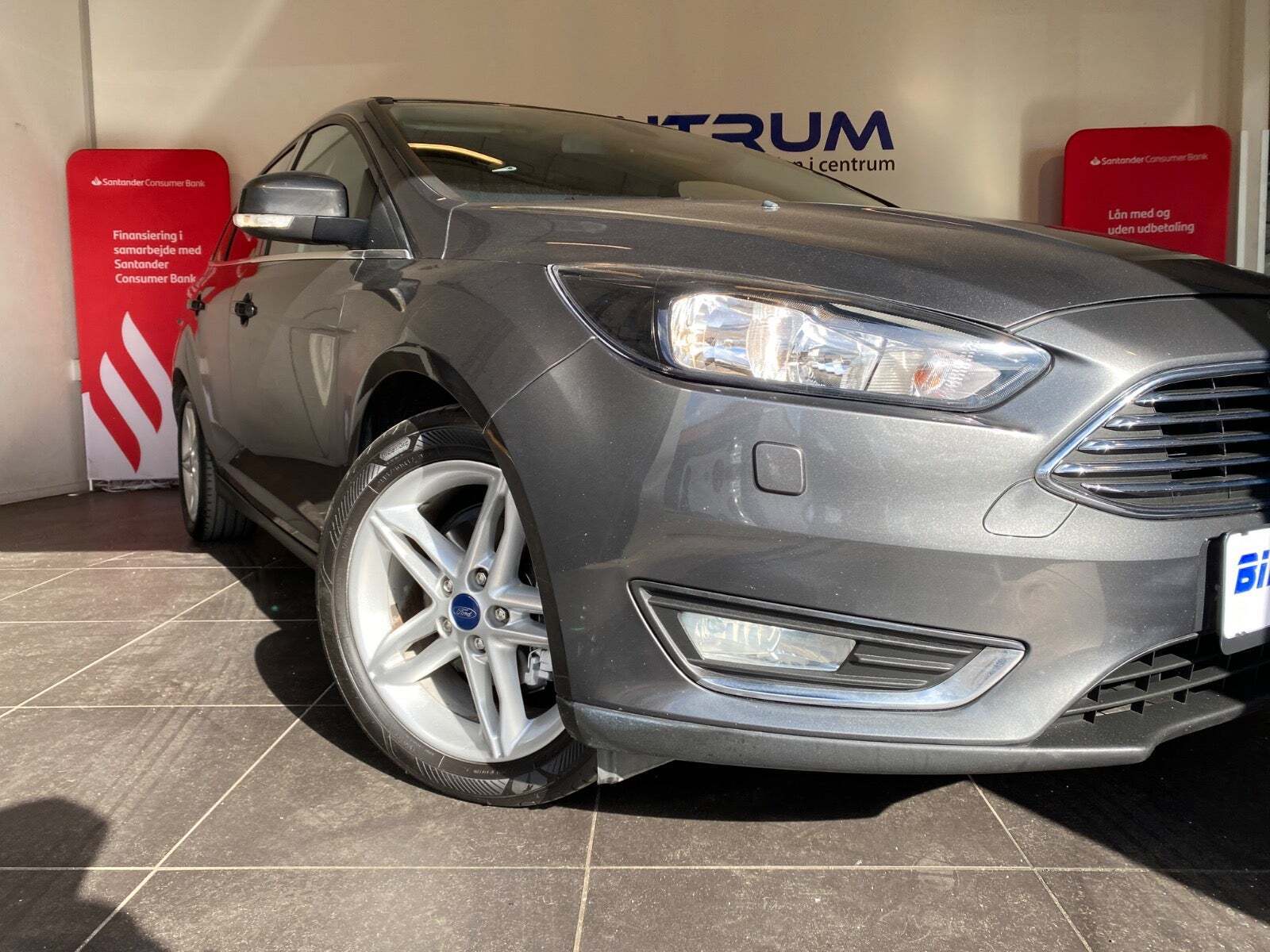 Grå Ford Focus fra 2016