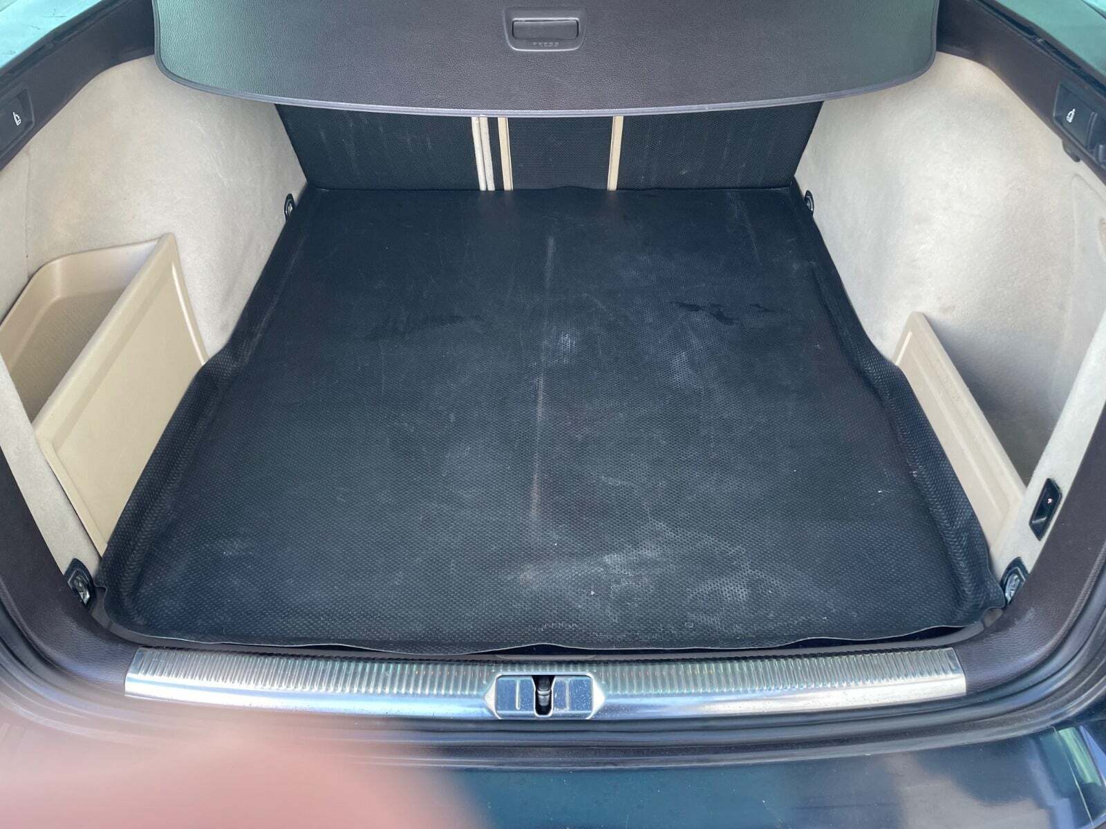 Sort VW Passat fra 2010