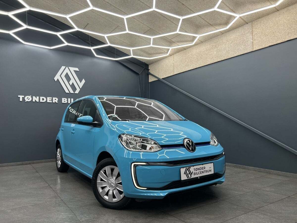 Blå VW E-UP! fra 2020 set udefra