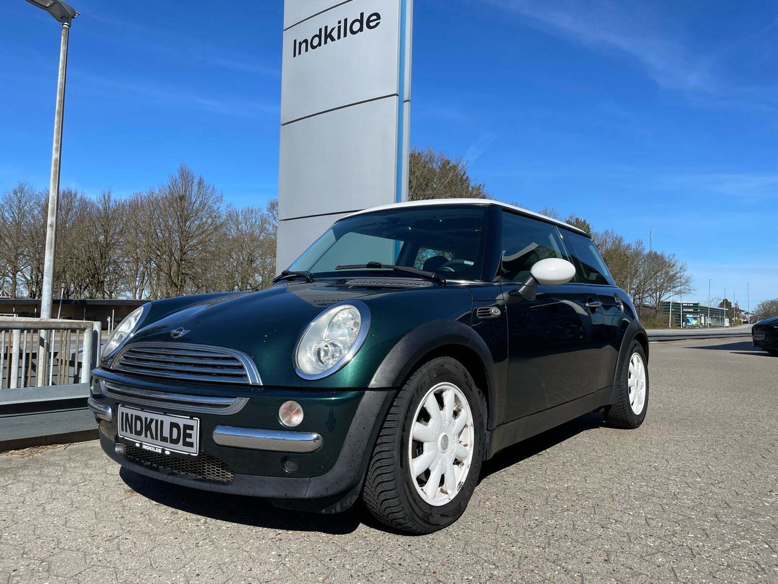 Grøn Mini Cooper fra 2007 set udefra