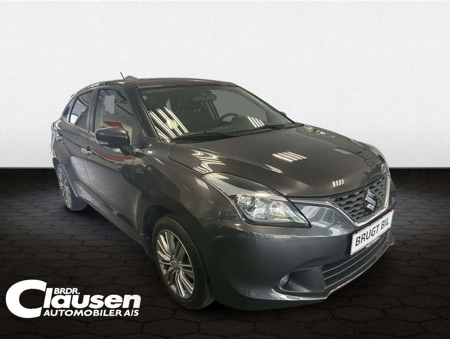 Grå Suzuki Baleno fra 2019 set udefra