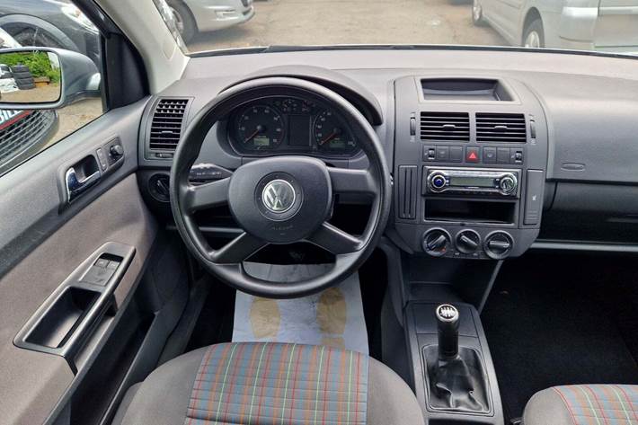 Grå VW Polo fra 2006