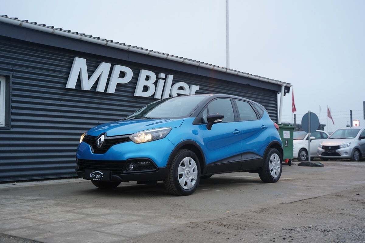 Blå Renault Captur fra 2016 set udefra