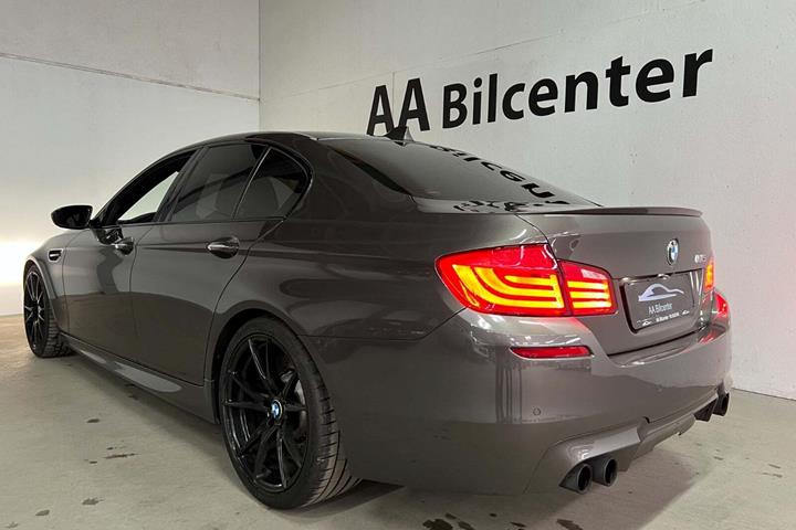 Brun BMW M5 fra 2012