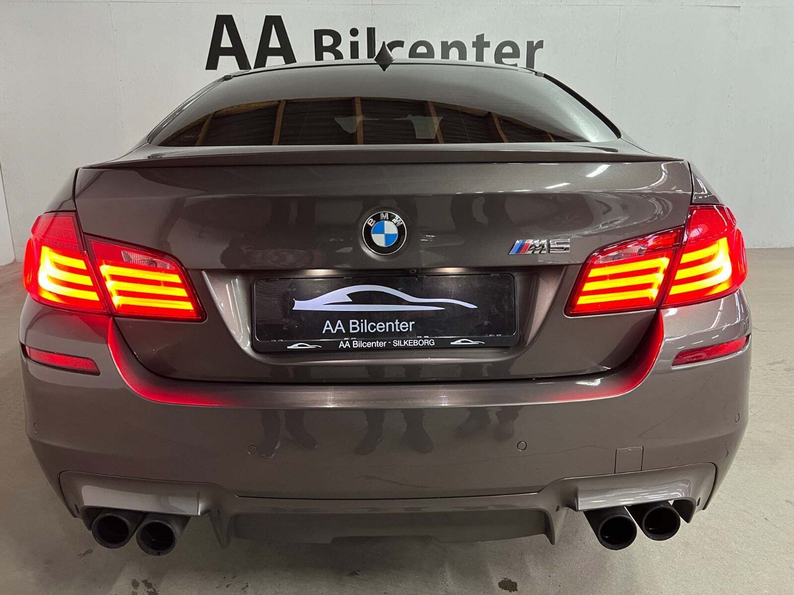 Brun BMW M5 fra 2012