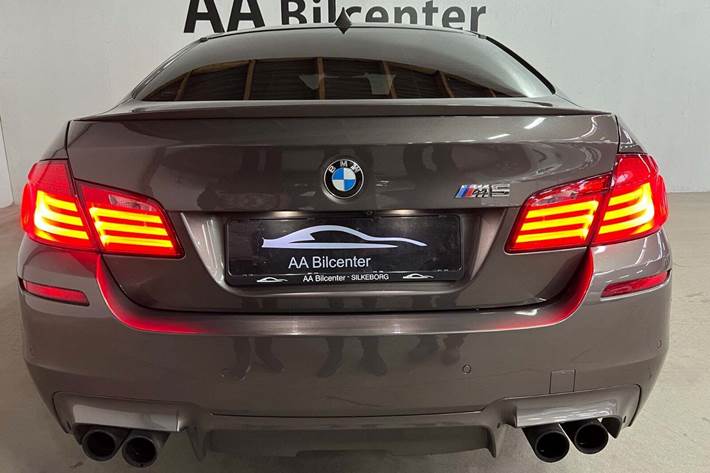 Brun BMW M5 fra 2012