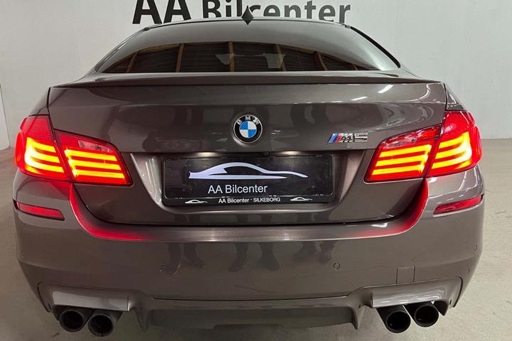 Brun BMW M5 fra 2012