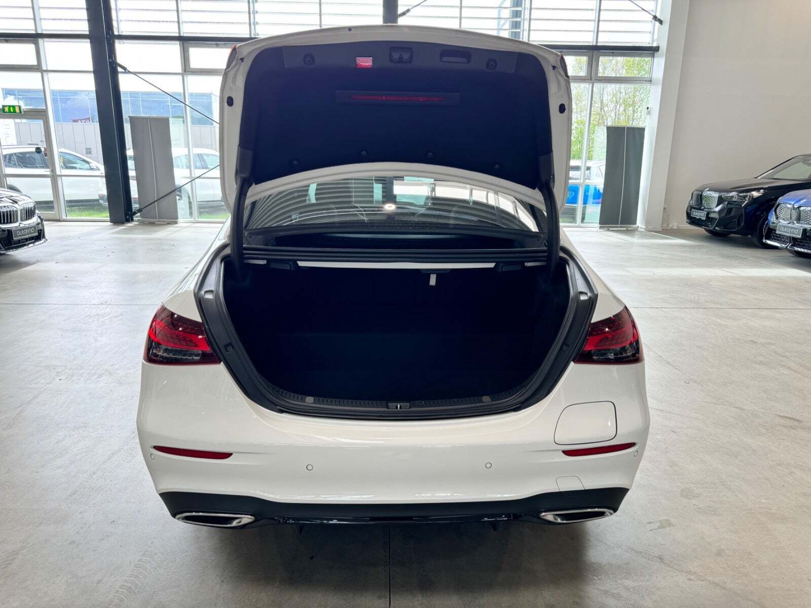 Hvid Mercedes E300 de fra 2020