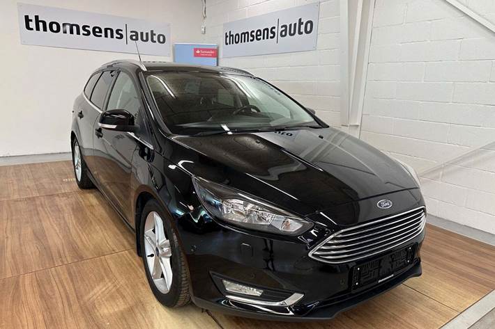 Sort Ford Focus fra 2016 set udefra