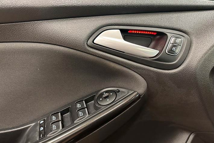 Sort Ford Focus fra 2016 set indefra