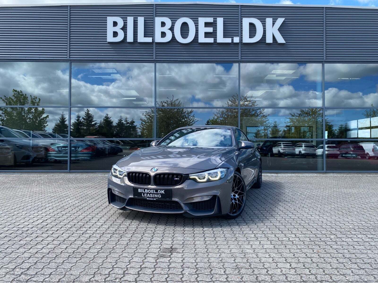 Orange BMW M4 fra 2017 set udefra