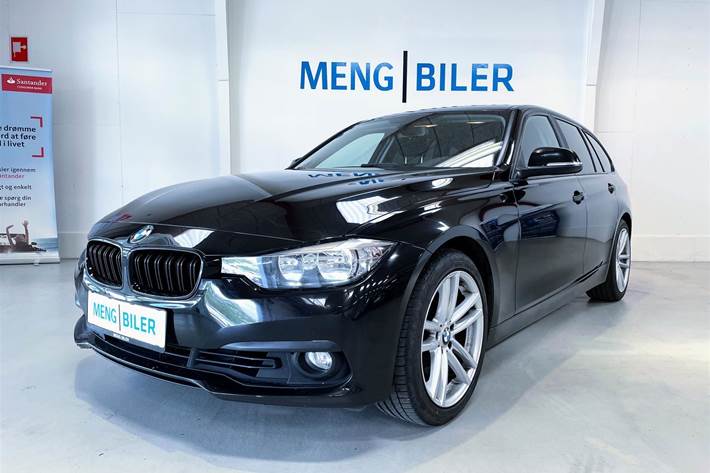 Sort BMW 320i fra 2016 set udefra