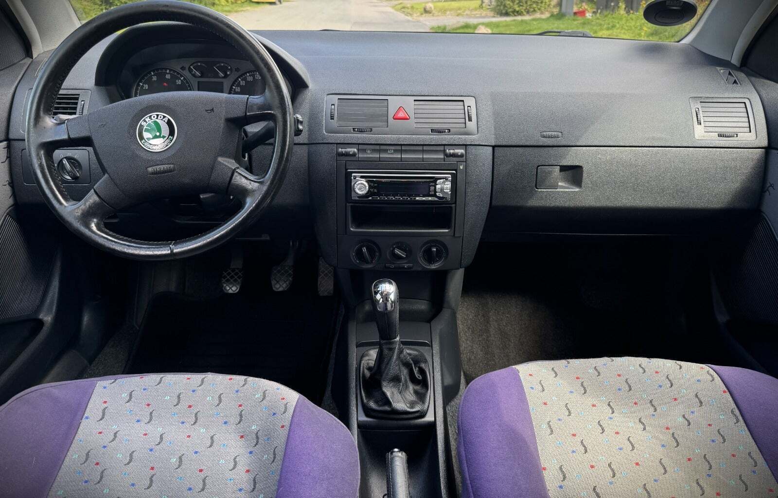 Sølv Skoda Fabia fra 2004