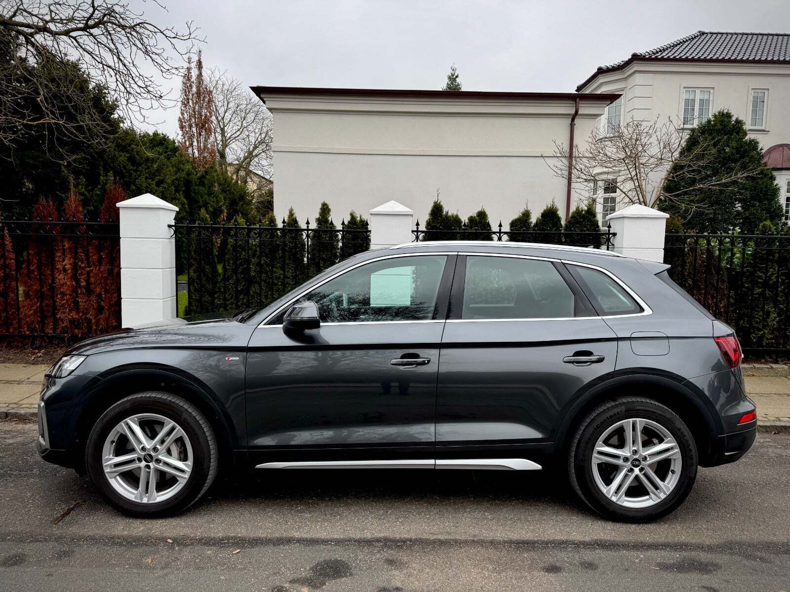 Grå Audi Q5 fra 2023