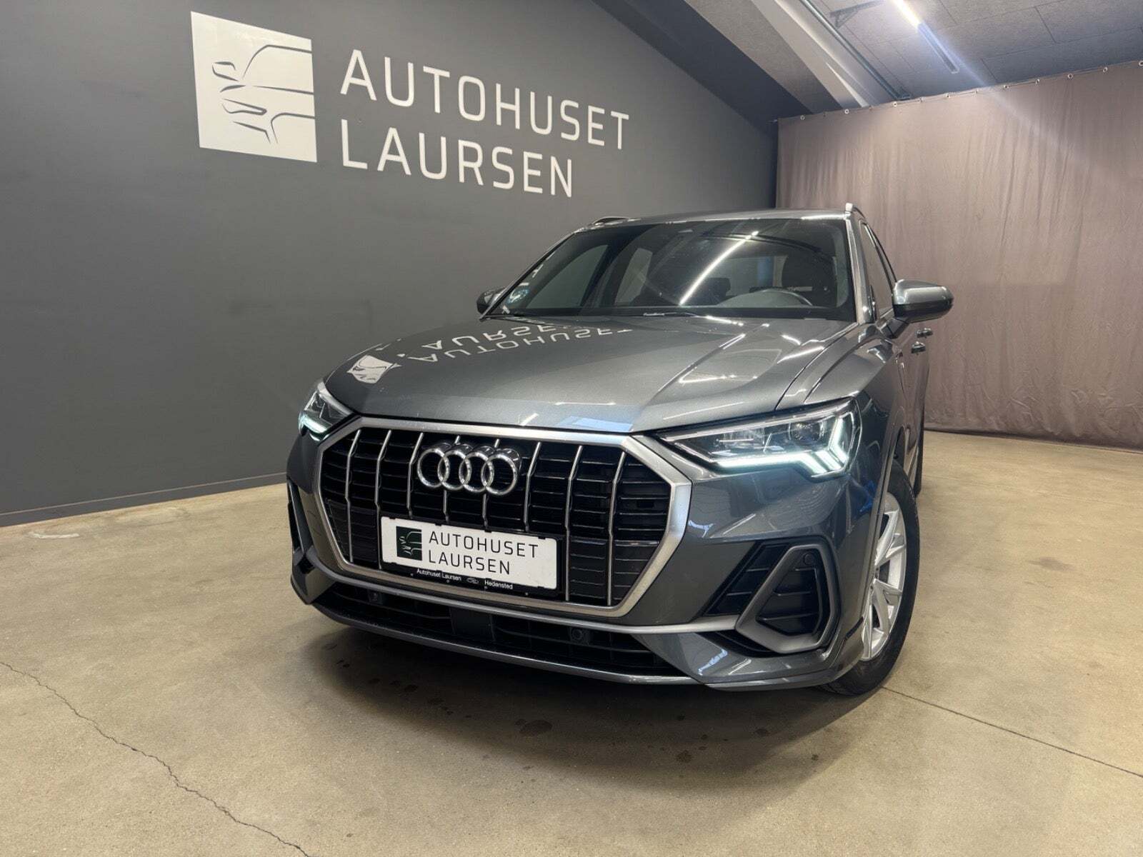 Grå Audi Q3 fra 2021